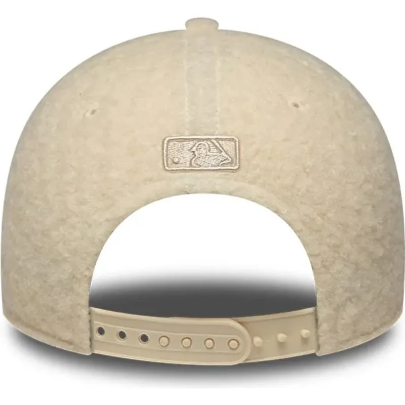 siltovka-zaoblena-bezova-snapback-9forty-m-crown-winter-borg-los-angeles-dodgers-mlb-new-era