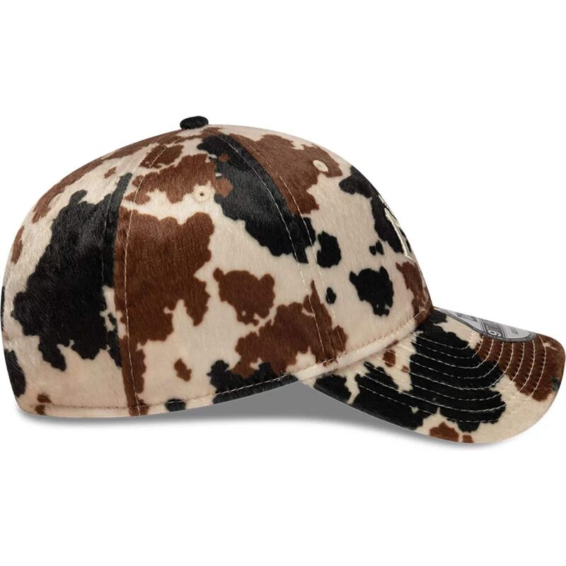 siltovka-zaoblena-hneda-nastavitelny-9twenty-animal-print-new-york-yankees-mlb-new-era siltovka-zaoblena-hneda-nastavitelny-9twenty-animal-print-new-york-yankees-mlb-new-era