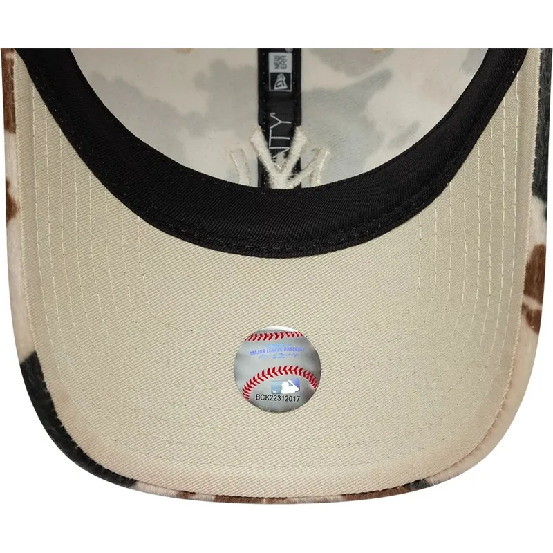 siltovka-zaoblena-hneda-nastavitelny-9twenty-animal-print-new-york-yankees-mlb-new-era siltovka-zaoblena-hneda-nastavitelny-9twenty-animal-print-new-york-yankees-mlb-new-era