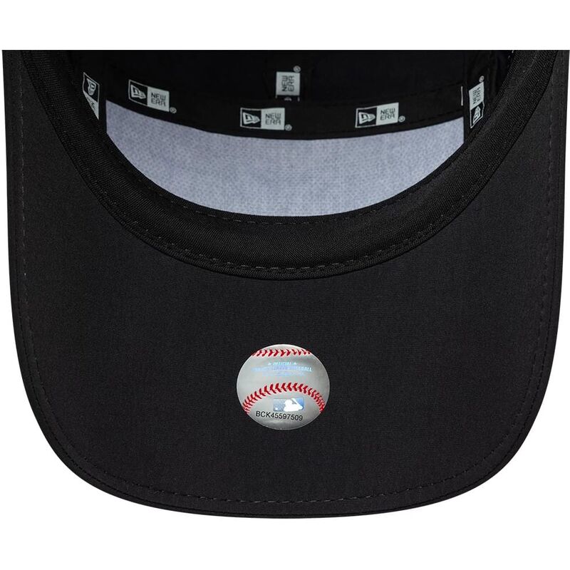siltovka-zaoblena-cierna-snapback-runner-tech-midi-new-york-yankees-mlb-new-era