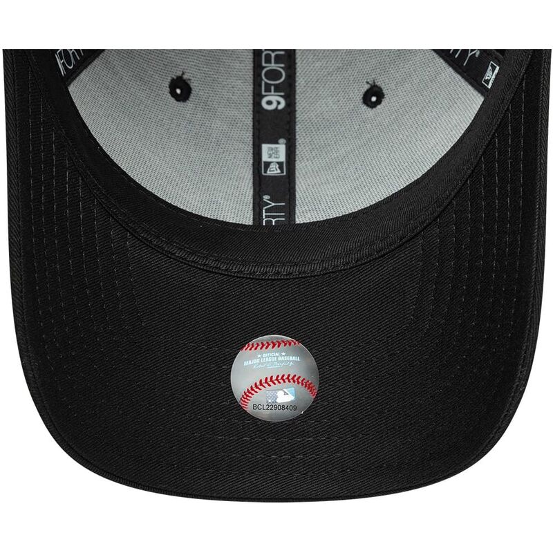 siltovka-zaoblena-cierna-snapback-9forty-m-crown-new-york-yankees-mlb-new-era