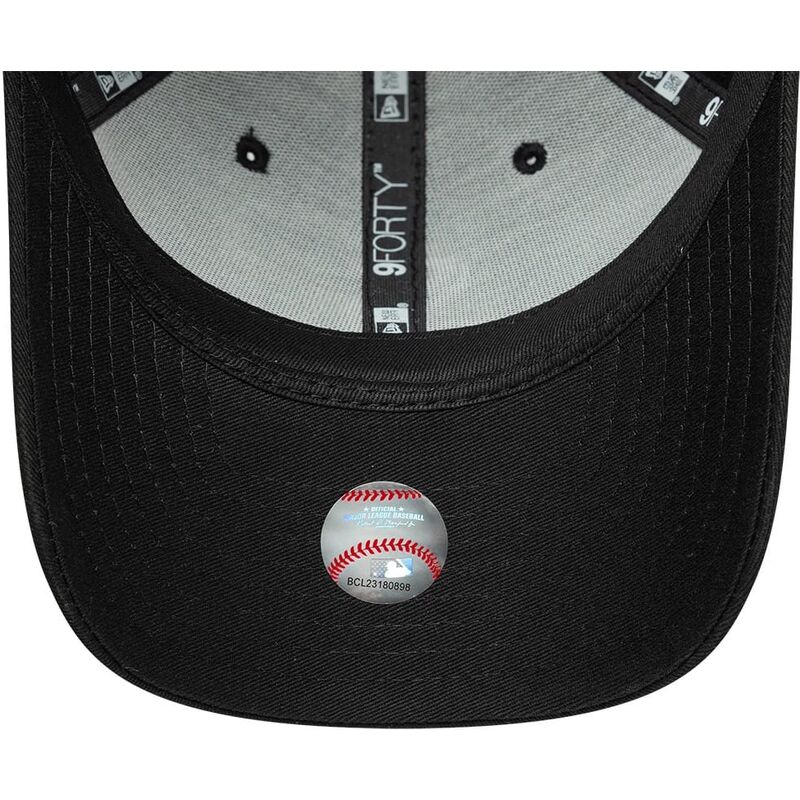 siltovka-zaoblena-cierna-snapback-9forty-m-crown-side-script-chicago-white-sox-mlb-new-era
