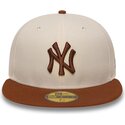 siltovka-rovna-hneda-upravena-59fifty-league-essential-new-york-yankees-mlb-new-era