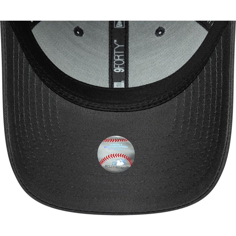 siltovka-zaoblena-siva-nastavitelny-9forty-metallic-outline-new-york-yankees-mlb-new-era