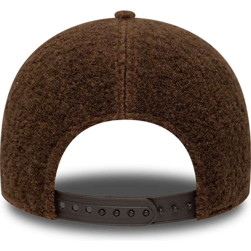 siltovka-zaoblena-hneda-snapback-9forty-winter-borg-new-york-yankees-mlb-new-era