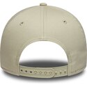 siltovka-zaoblena-bezova-snapback-dorado-e-frame-metallic-outline-new-york-yankees-mlb-new-era