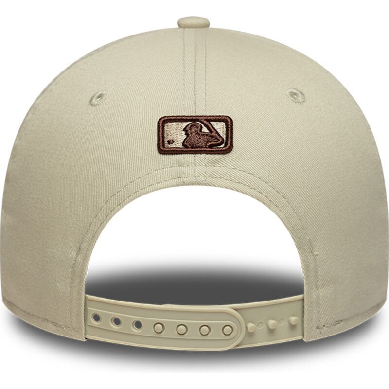 siltovka-zaoblena-bezova-snapback-9forty-m-crown-new-york-yankees-mlb-new-era siltovka-zaoblena-bezova-snapback-9forty-m-crown-new-york-yankees-mlb-new-era