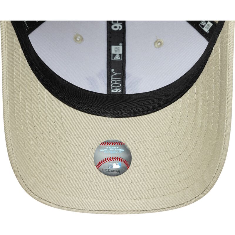 siltovka-zaoblena-bezova-snapback-9forty-m-crown-new-york-yankees-mlb-new-era siltovka-zaoblena-bezova-snapback-9forty-m-crown-new-york-yankees-mlb-new-era