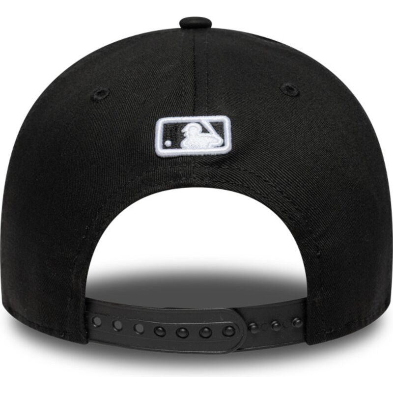 siltovka-zaoblena-cierna-snapback-9forty-m-crown-new-york-yankees-mlb-new-era