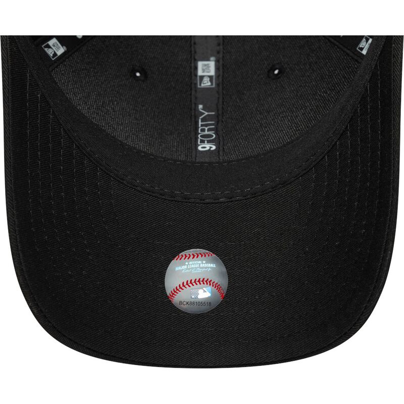 siltovka-zaoblena-cierna-snapback-9forty-m-crown-new-york-yankees-mlb-new-era