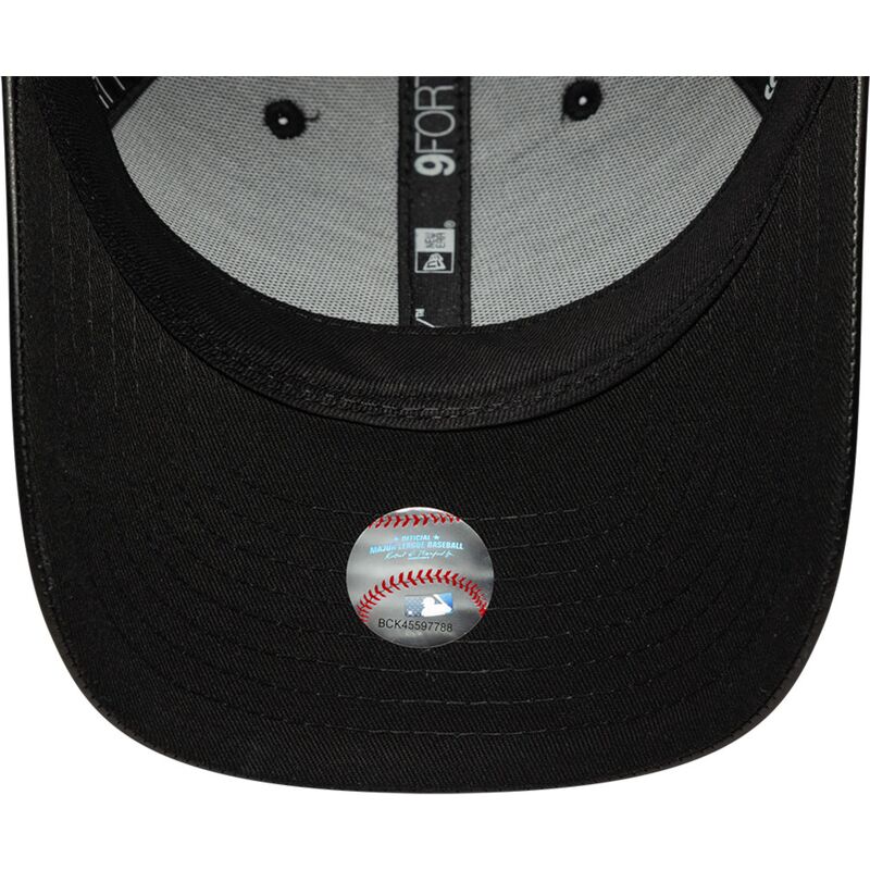 siltovka-zaoblena-cierna-snapback-9forty-m-crown-pu-diamante-new-york-yankees-mlb-new-era