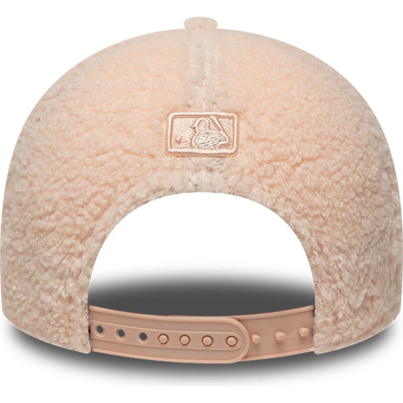 siltovka-zaoblena-ruzova-snapback-pre-deti-rosa-9forty-m-crown-winter-borg-new-york-yankees-mlb-new-era siltovka-zaoblena-ruzova-snapback-pre-deti-rosa-9forty-m-crown-winter-borg-new-york-yankees-mlb-new-era