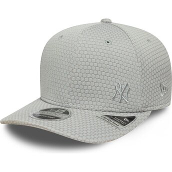 Šiltovka zaoblená sivá snapback 9SEVENTY Stretch Snap Mesh Flawless New York Yankees MLB New Era