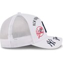 siltovka-zaoblena-biely-snapback-9forty-m-crown-a-frame-all-over-new-york-yankees-mlb-new-era