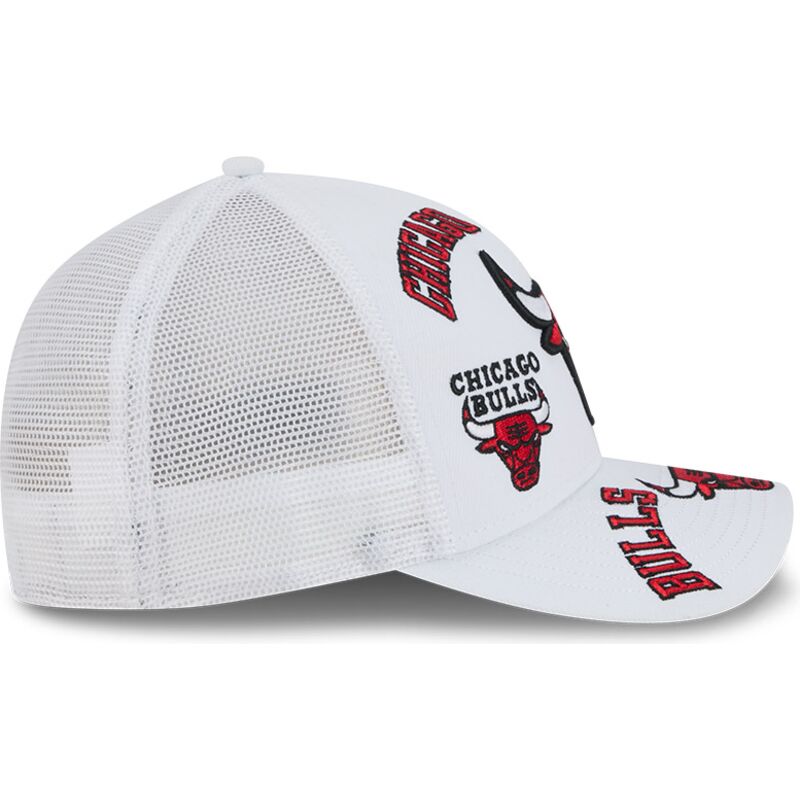 siltovka-zaoblena-biely-snapback-9forty-m-crown-a-frame-all-over-chicago-bulls-nba-new-era