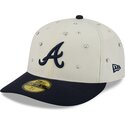 siltovka-zaoblena-bezova-upravena-59fifty-beads-na-lifestyle-f1-atlanta-braves-mlb-new-era
