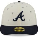 siltovka-zaoblena-bezova-upravena-59fifty-beads-na-lifestyle-f1-atlanta-braves-mlb-new-era