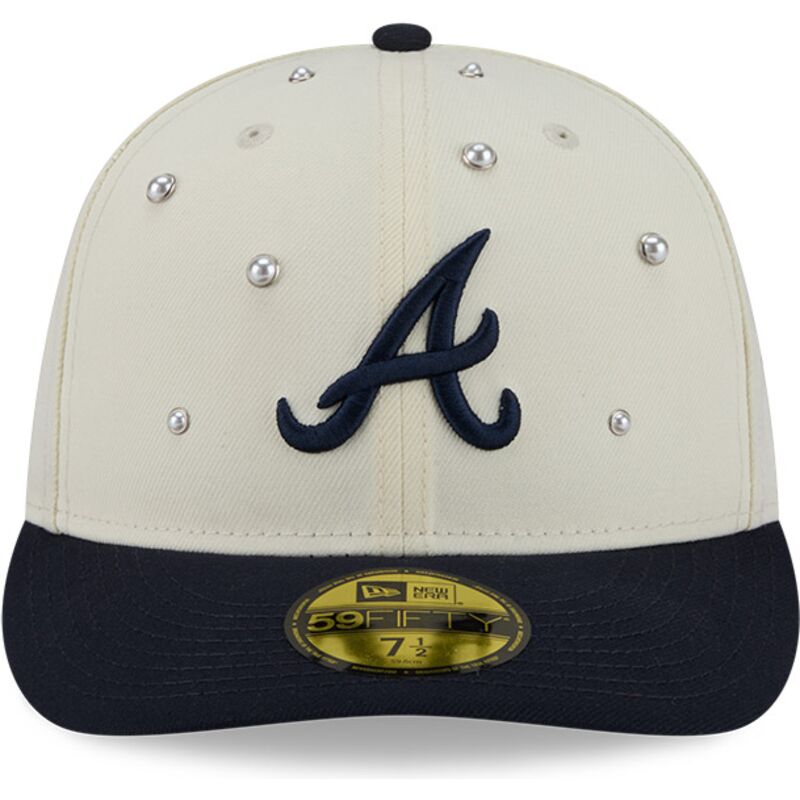 siltovka-zaoblena-bezova-upravena-59fifty-beads-na-lifestyle-f1-atlanta-braves-mlb-new-era
