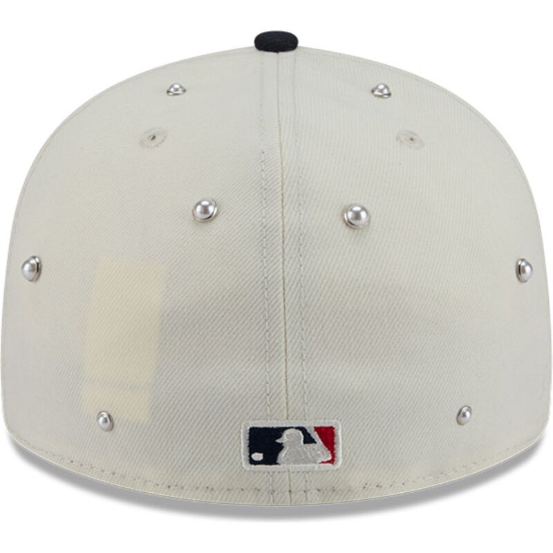 siltovka-zaoblena-bezova-upravena-59fifty-beads-na-lifestyle-f1-atlanta-braves-mlb-new-era