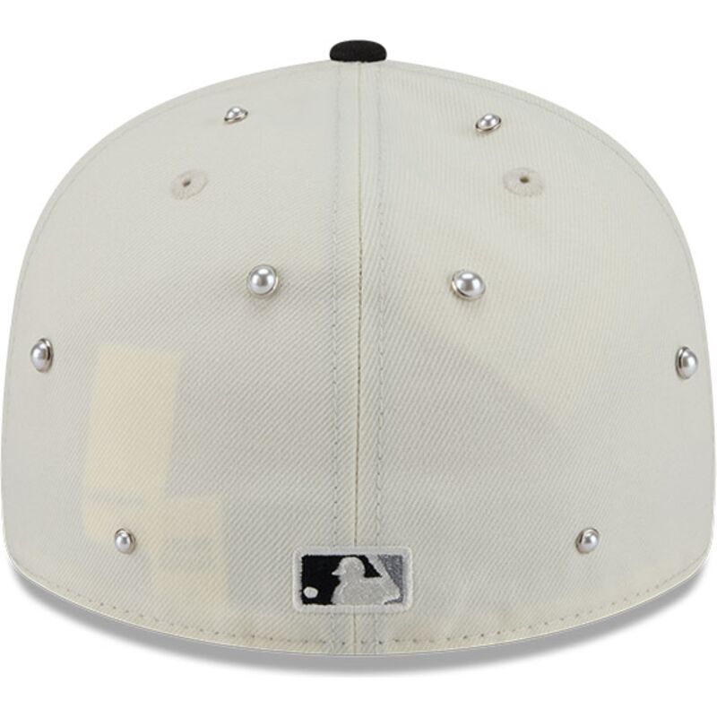 siltovka-zaoblena-bezova-upravena-59fifty-beads-na-lifestyle-f1-chicago-white-sox-mlb-new-era siltovka-zaoblena-bezova-upravena-59fifty-beads-na-lifestyle-f1-chicago-white-sox-mlb-new-era