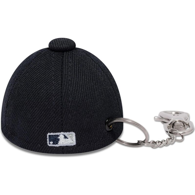 prislusenstvo-tmavomodra-llavero-mini-cap-keychain-new-york-yankees-mlb-new-era prislusenstvo-tmavomodra-llavero-mini-cap-keychain-new-york-yankees-mlb-new-era