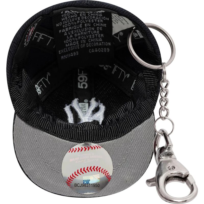 prislusenstvo-tmavomodra-llavero-mini-cap-keychain-new-york-yankees-mlb-new-era prislusenstvo-tmavomodra-llavero-mini-cap-keychain-new-york-yankees-mlb-new-era