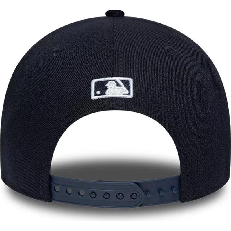 siltovka-zaoblena-tmavomodra-snapback-9forty-m-crown-cord-visor-new-york-yankees-mlb-new-era