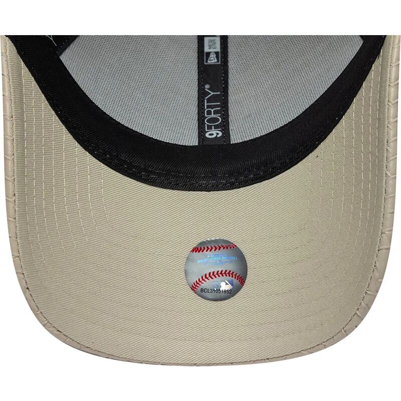 siltovka-zaoblena-bezova-nastavitelny-9forty-pu-weave-new-york-yankees-mlb-new-era siltovka-zaoblena-bezova-nastavitelny-9forty-pu-weave-new-york-yankees-mlb-new-era