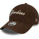 siltovka-zaoblena-hneda-nastavitelny-9twenty-cord-script-new-york-yankees-mlb-new-era
