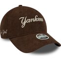 siltovka-zaoblena-hneda-nastavitelny-9twenty-cord-script-new-york-yankees-mlb-new-era