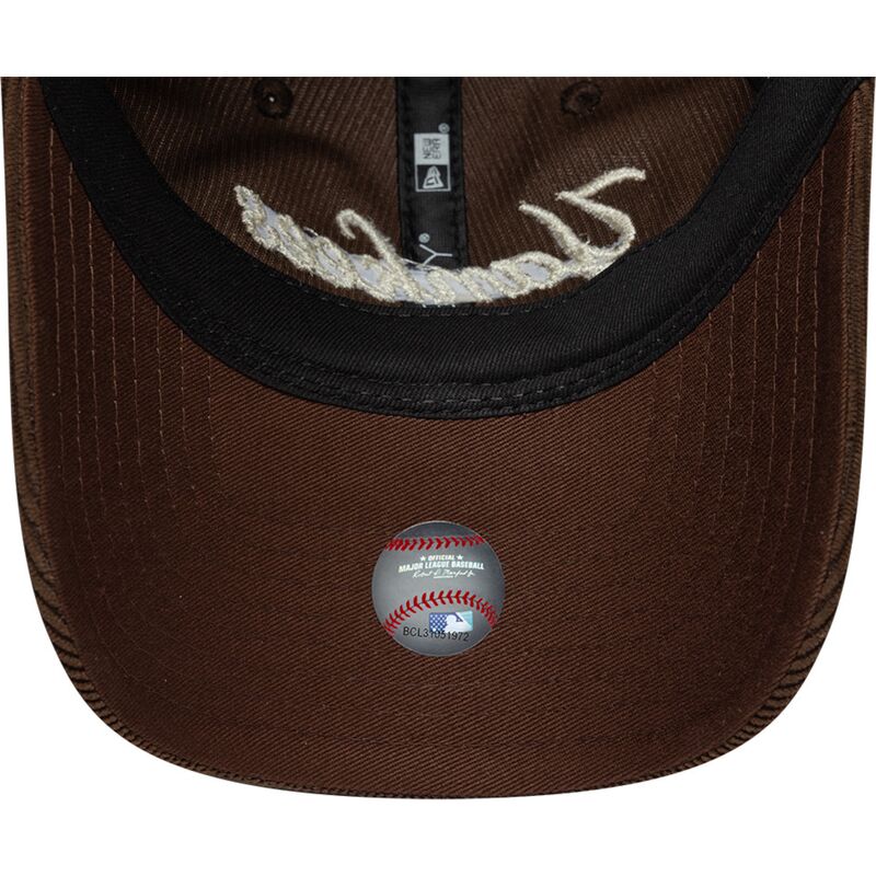 siltovka-zaoblena-hneda-nastavitelny-9twenty-cord-script-new-york-yankees-mlb-new-era