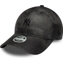 siltovka-zaoblena-cierna-nastavitelny-9twenty-washed-pu-new-york-yankees-mlb-new-era