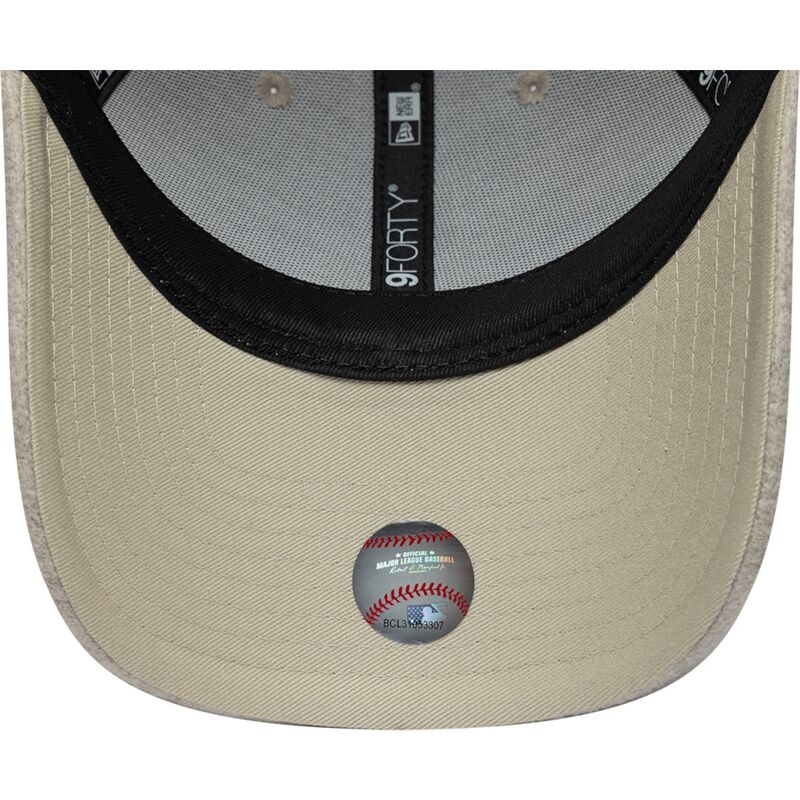 siltovka-zaoblena-bezova-snapback-9forty-winter-los-angeles-dodgers-mlb-new-era
