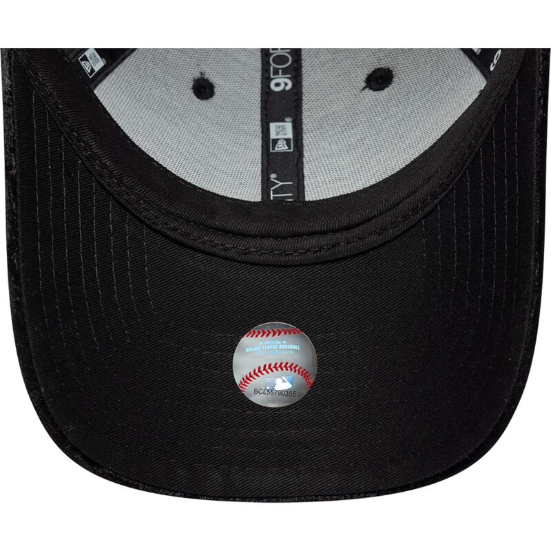 siltovka-zaoblena-cierna-nastavitelny-9forty-pattern-velour-new-york-yankees-mlb-new-era siltovka-zaoblena-cierna-nastavitelny-9forty-pattern-velour-new-york-yankees-mlb-new-era