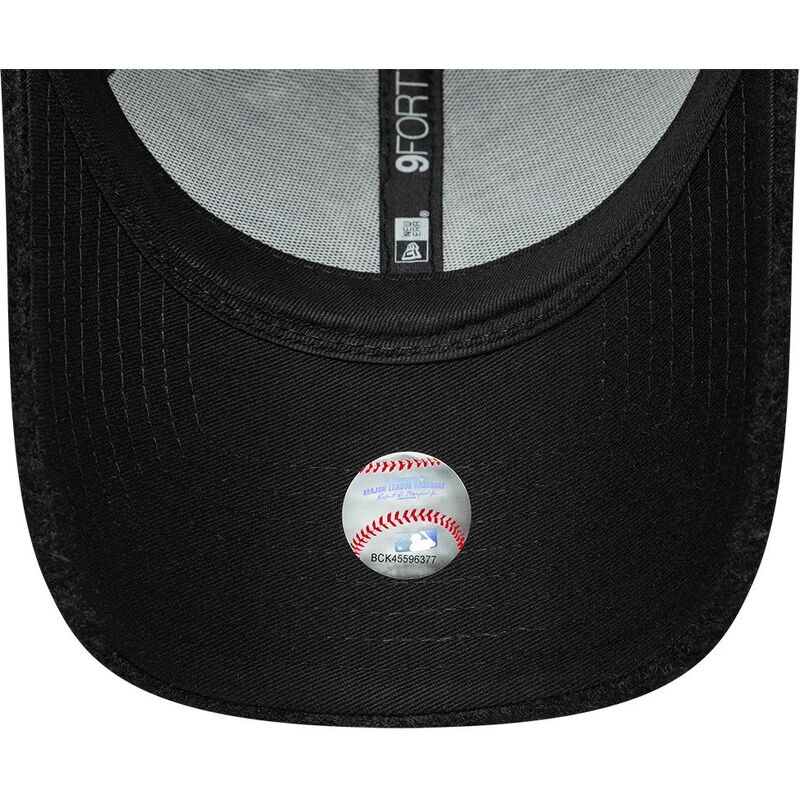 siltovka-zaoblena-cierna-snapback-9forty-winter-borg-new-york-yankees-mlb-new-era