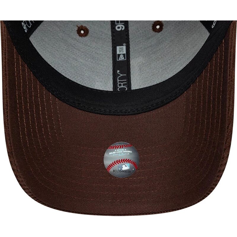 siltovka-zaoblena-hneda-snapback-9forty-entry-cord-los-angeles-dodgers-mlb-new-era siltovka-zaoblena-hneda-snapback-9forty-entry-cord-los-angeles-dodgers-mlb-new-era
