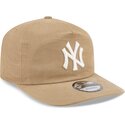 siltovka-zaoblena-bezova-snapback-19twenty-precurved-new-york-yankees-mlb-new-era
