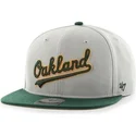 graue-snapback-kappe-mit-flachem-schirm-und-seitlichem-mlb-oakland-athletics-logo-von-47-brand
