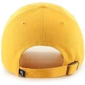 gelbe-kappe-mit-gebogenem-schirm-und-grossem-frontlogo-der-mlb-new-york-yankees-von-47-brand
